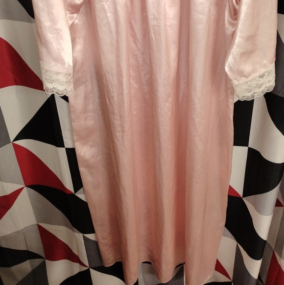 Elegant Pink Satin Lace Robe - Picture 3 of 7